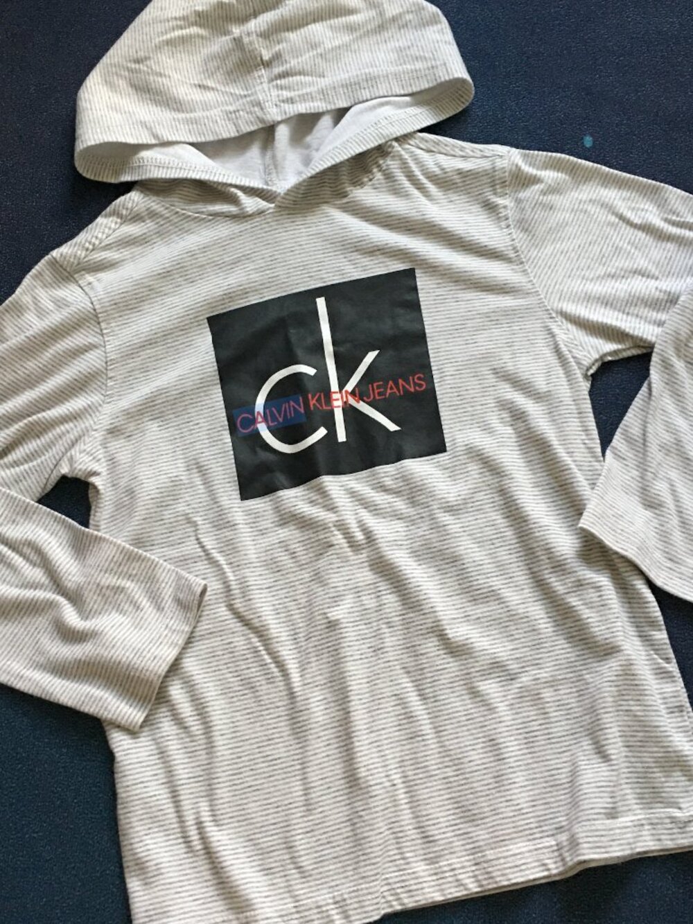 CALVIN KLEIN JEANS Kid’s Gray/White Striped Long Sleeve Tee Size 6